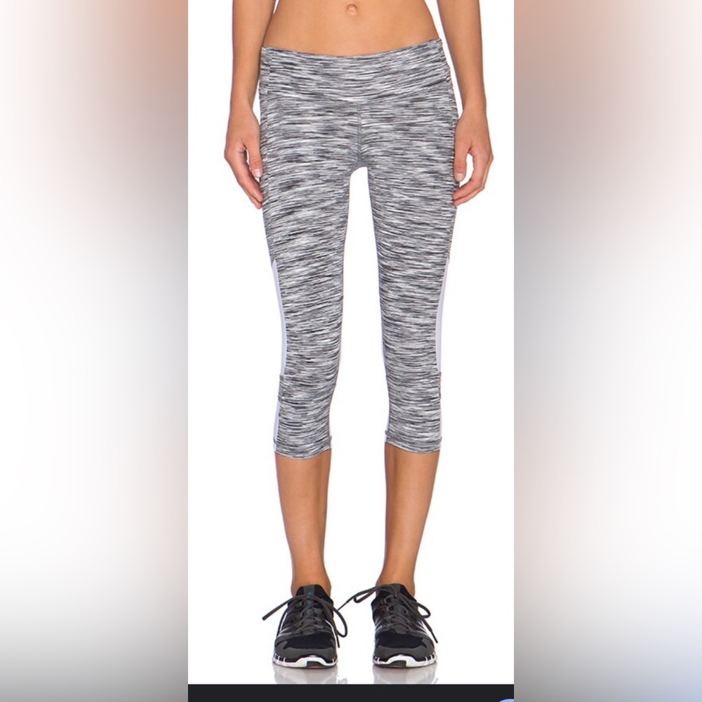 ALO YOGA Oasis Capri Leggings